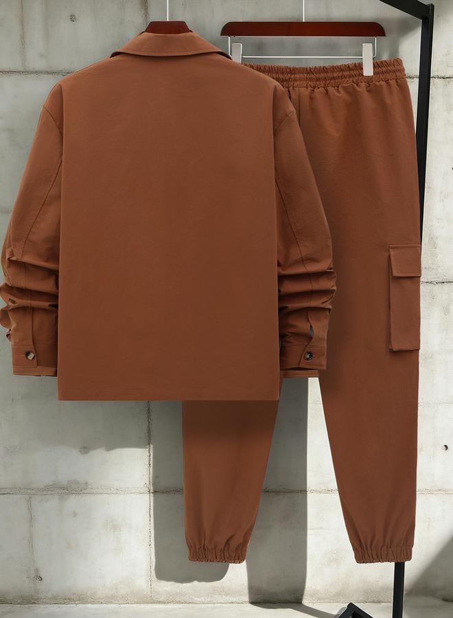 تايك تو طقم جاكيت بأزرار وتفاصيل جيوب وبنطلون برباط - Image 2